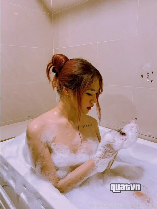 Nhan-Nhen-Nhen-nhennhensohot-Onlyfans-Leak-116.webp
