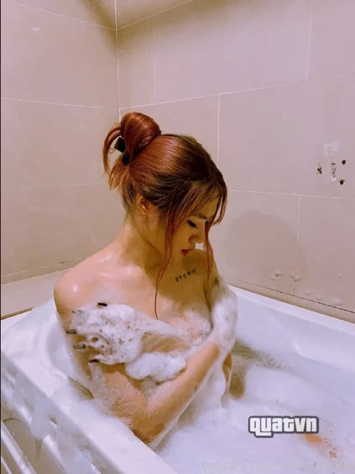 Nhan-Nhen-Nhen-nhennhensohot-Onlyfans-Leak-117.webp